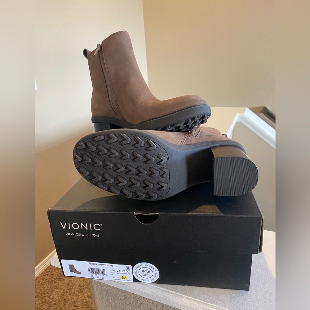 NIB - Vionic Suede Waterproof Boots - Picture 10 of 10